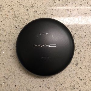 MAC Studio Fix Powder Foundation NC45